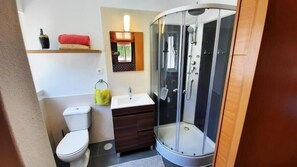 Family Studio, 1 Double Bed with Sofa bed, Kitchen | Bathroom | Shower, free toiletries, hair dryer, towels - Guesthouse of Alcobaça (Alcobaça)