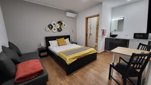 Classic Double or Twin Room, Private Bathroom