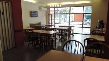 Gratis kontinental frukost varje dag