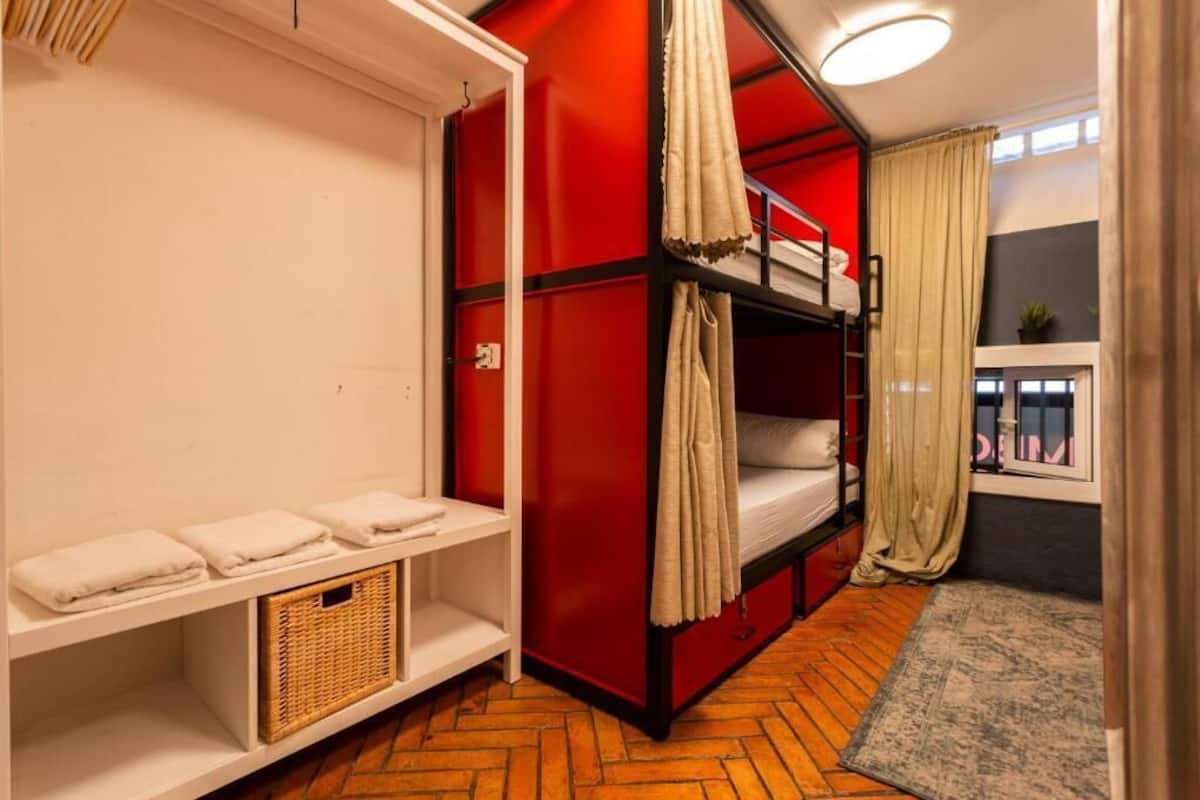Driepersoonskamer | Verduisterende gordijnen, gratis wifi, beddengoed