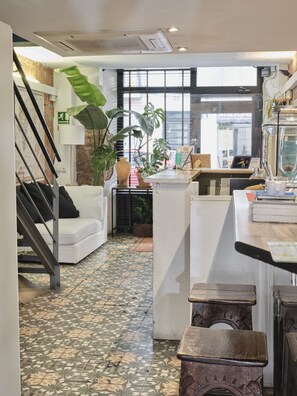 Rideaux occultants, Wi-Fi gratuit, draps fournis