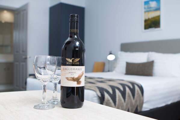 Executive Twin Room, Kitchenette | Premium bedding, soundproofing, iron/ironing board, free WiFi