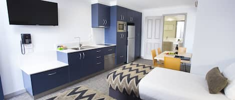 Executive Suite, 1 Bedroom, Kitchenette | Premium bedding, soundproofing, iron/ironing board, free WiFi