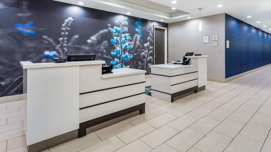 La Quinta Inn & Suites by Wyndham Odessa N. - Sienna Tower