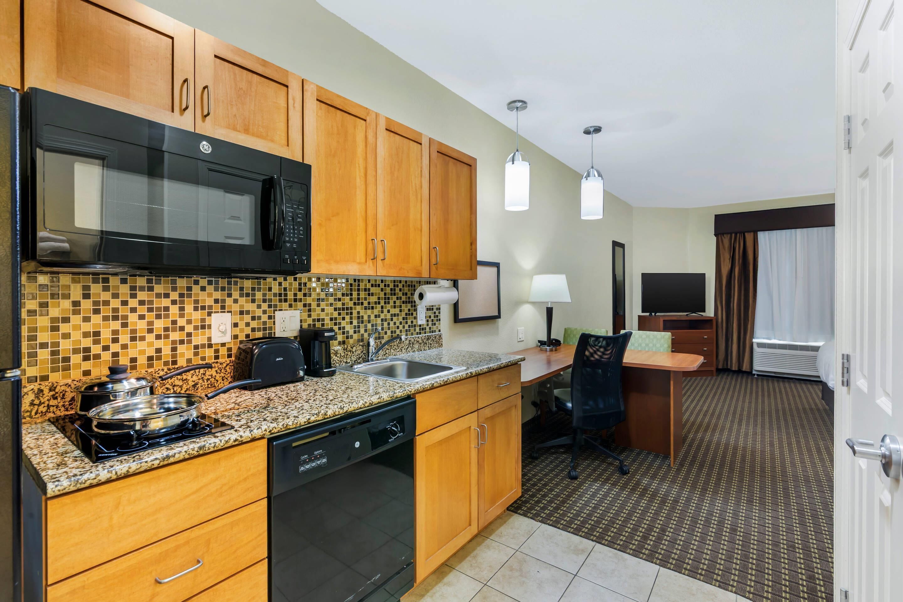 efficiency, 2 queen beds, non smoking | premium bedding, desk, iron/ironing board, free wifi