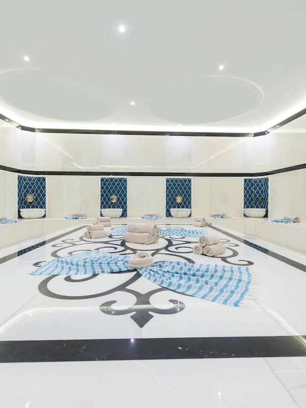 Turkish bath/hammam, manicures and pedicures