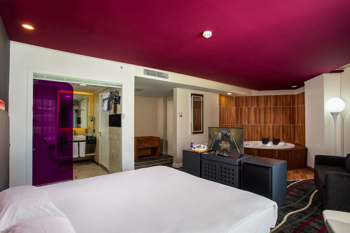 Superior Room | Minibar, in-room safe, soundproofing, rollaway beds (free)