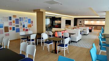 Desayuno buffet (TRY 600 por persona)