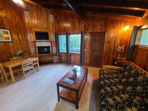 Deluxe Cottage, 1 Bedroom, Fireplace, River View (Cottage 11A)