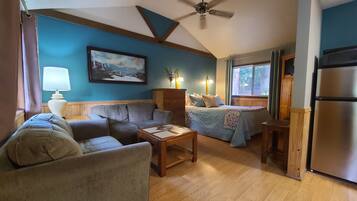 Family Cottage, 1 Bedroom, Kitchen, River View (Cottage 5) | Individually decorated, individually furnished, blackout drapes