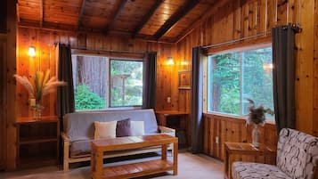 Cottage Deluxe, 1 camera da letto, caminetto, lato giardino (Cottage 11B) | Con stile personalizzato, con arredamento individuale, tende oscuranti