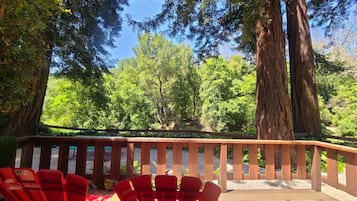 Didekorasi berbeda-beda dan dilengkapi dengan perabotan berbeda-beda