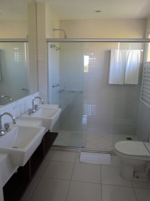Bathroom - Quintas Private Residence (Mata de São João)