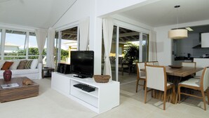 Unclassified image, 2 of 31, button - Quintas Private Residence (Mata de São João)