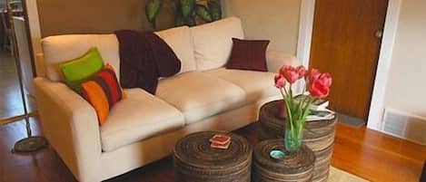 Apartamento, 1 quarto | Área de estar | TV