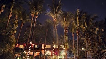 Fachada del alojamiento - Noche