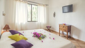 In-room safe, free WiFi, bed sheets - Laguna del Cocodrilo (Tamarindo)