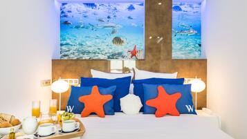 Superior-sviitti, terassi, merinÀköala | Ylelliset vuodevaatteet, minibaari, tallelokero huoneessa