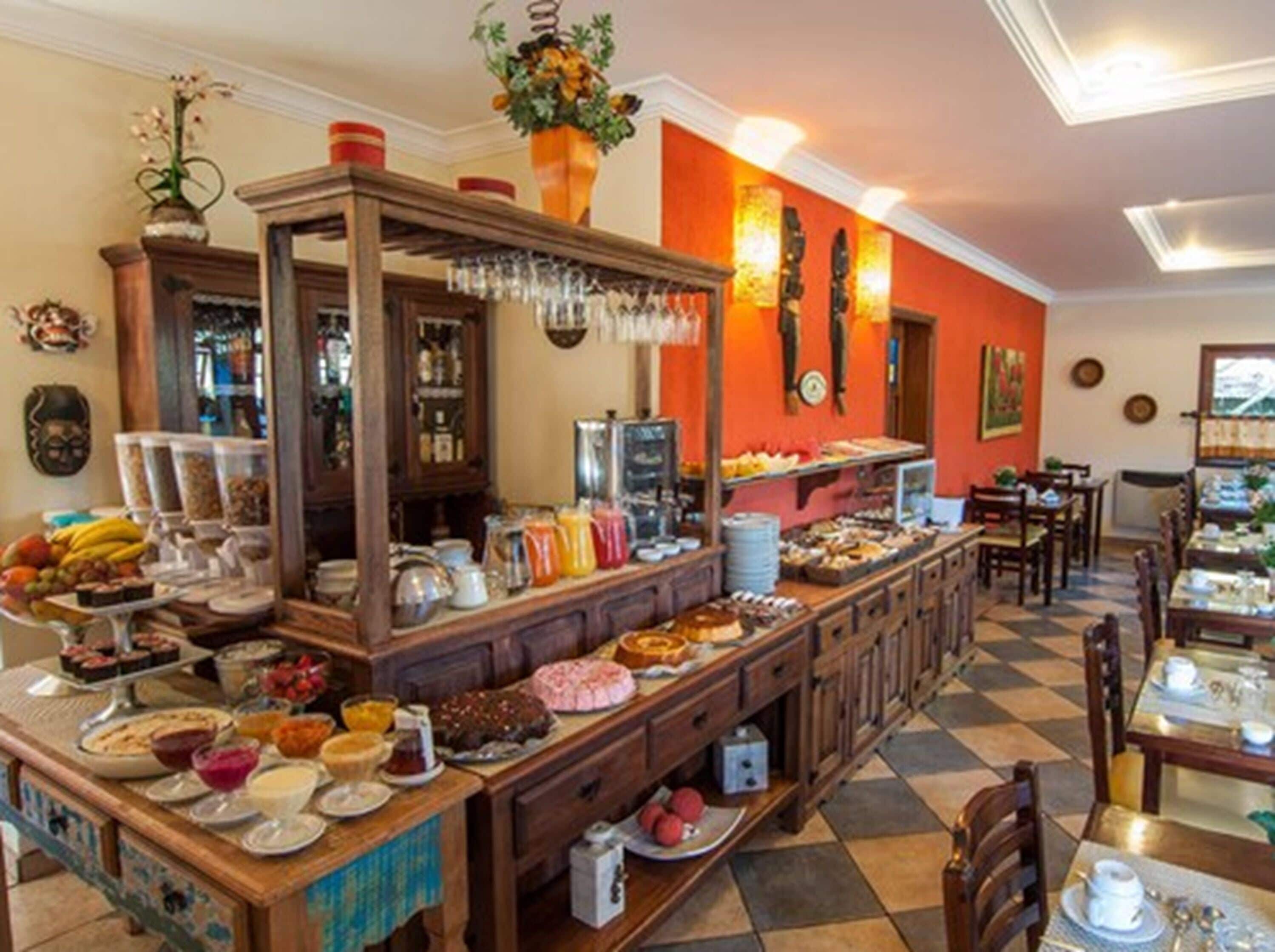 Café da manhã com buffet grátis todos os dias