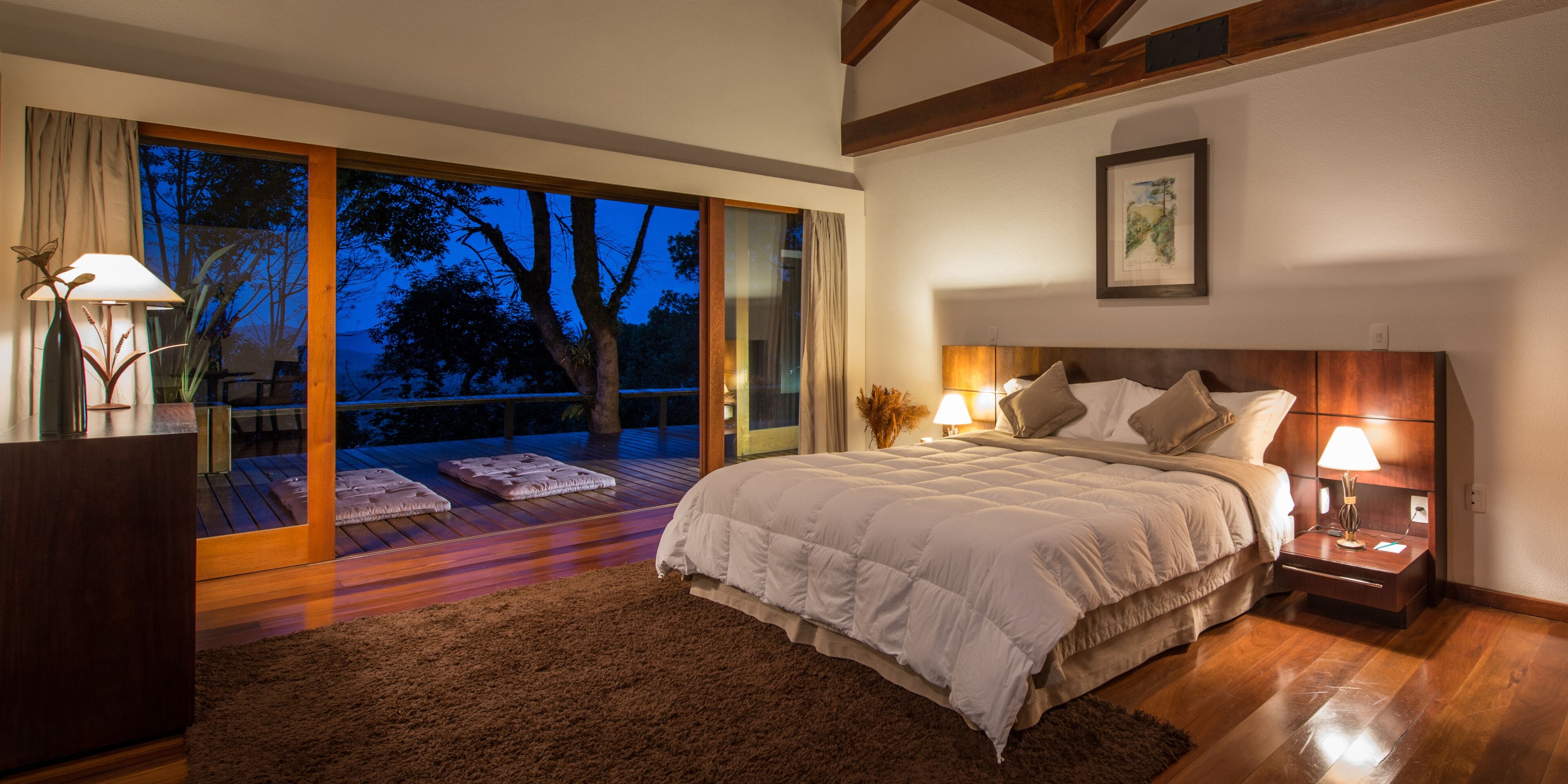 Suite Bulan Madu, patio, pemandangan kebun | 1 kamar tidur, seprai premium, minibar, dan brankas