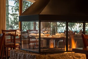 Se sirven desayunos, almuerzos y cenas; cocina brasileña