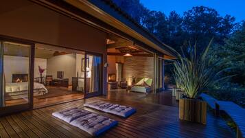 Suite – honeymoon, terrasse, hageutsikt | 1 soverom, sengetøy av topp kvalitet, minibar og safe på rommet