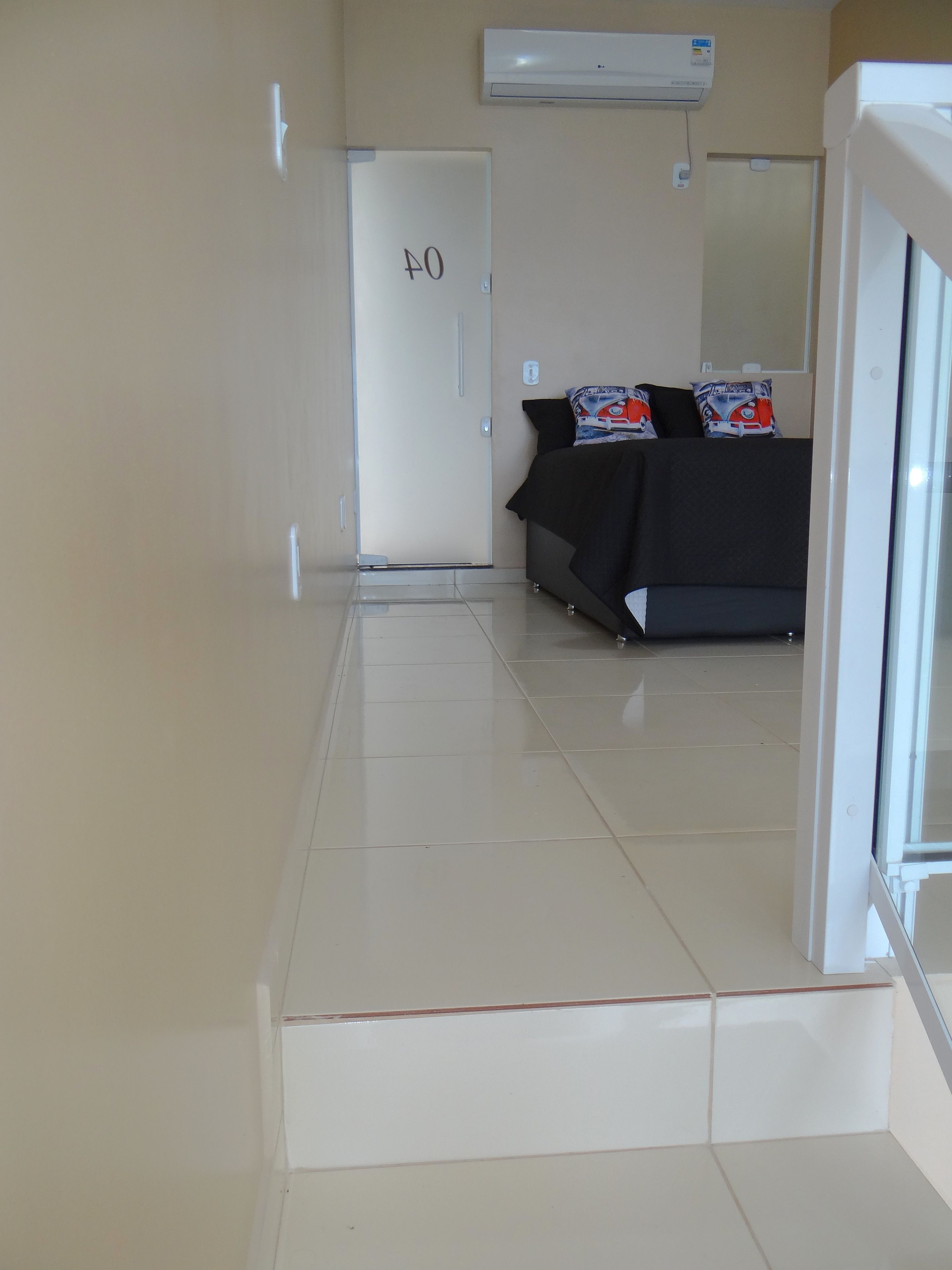 Flat Super Luxo 04-05-06 | Lençóis italianos Frette, roupas de cama premium, escrivaninha