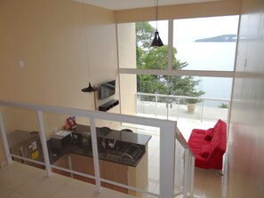 Flat Super Deluxe | Living area | 40-inch LCD TV with cable channels, TV - Ocean Green Flats (Angra dos Reis)