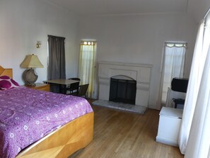 Standard Double Room | Free WiFi, bed sheets - Wilshire Orange Hotel (Los Angeles)