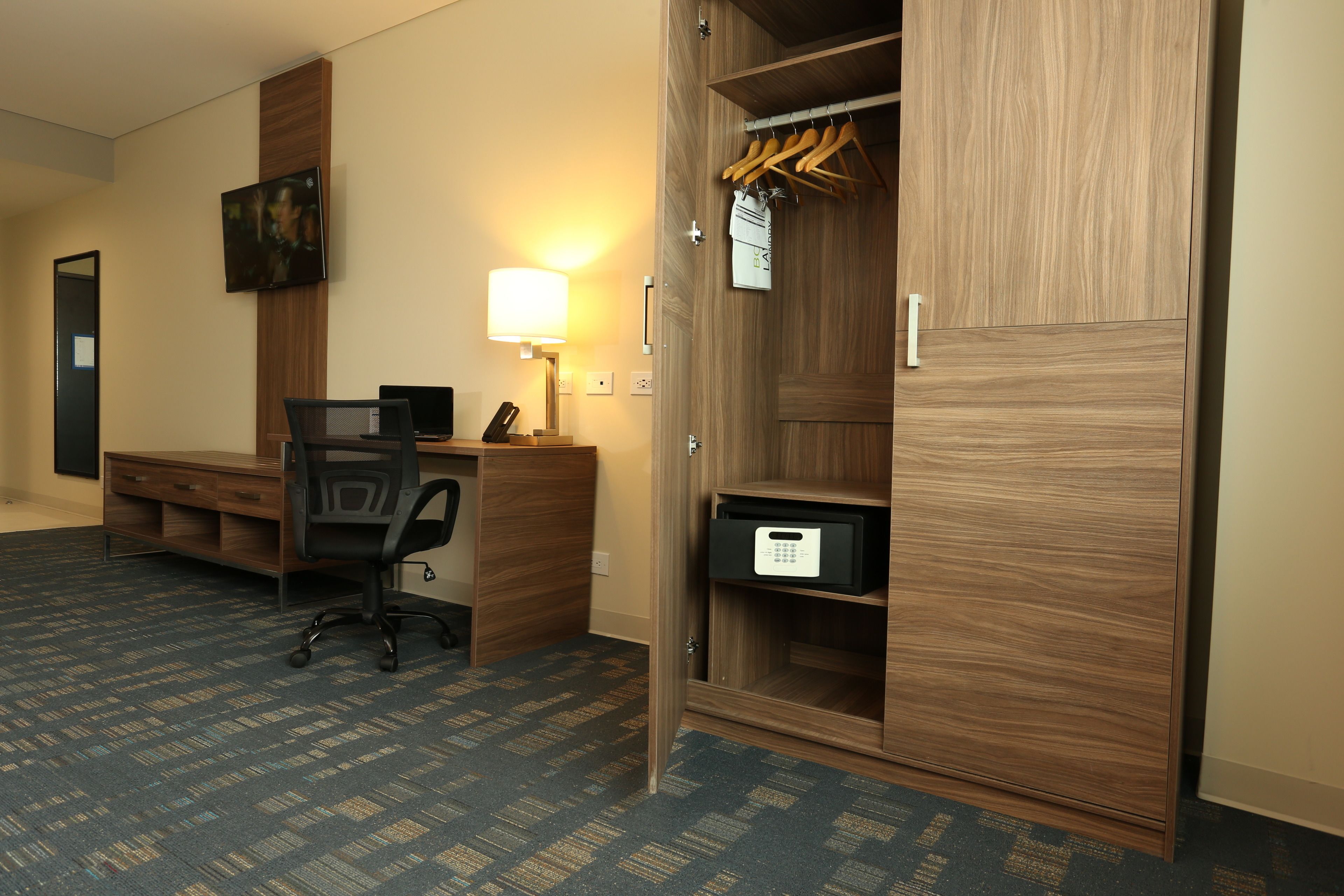 42-inch flat-screen tv with cable channels, tv