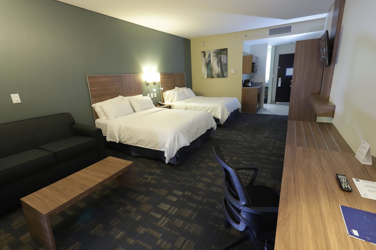 Suite, 2 Queen Beds