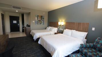 Habitación estándar, 2 camas Queen size | Caja de seguridad en la habitación y escritorio