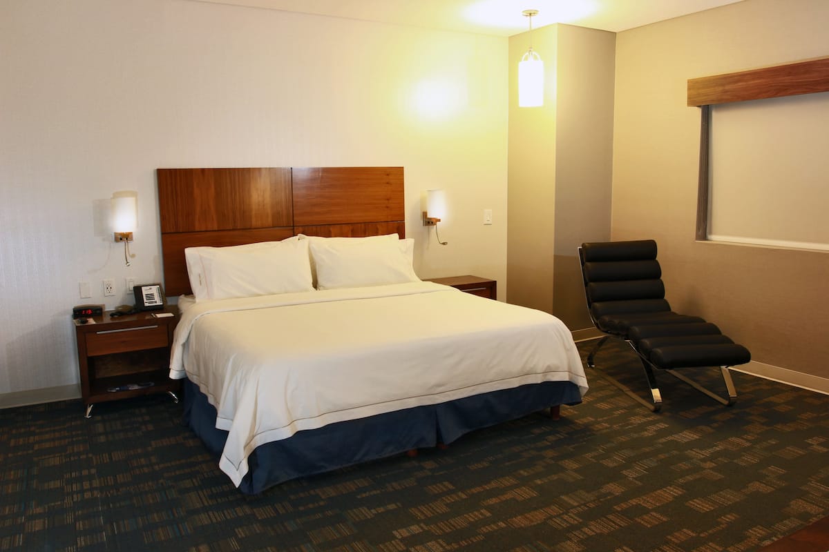 In-room safe, desk, iron/ironing board, free WiFi