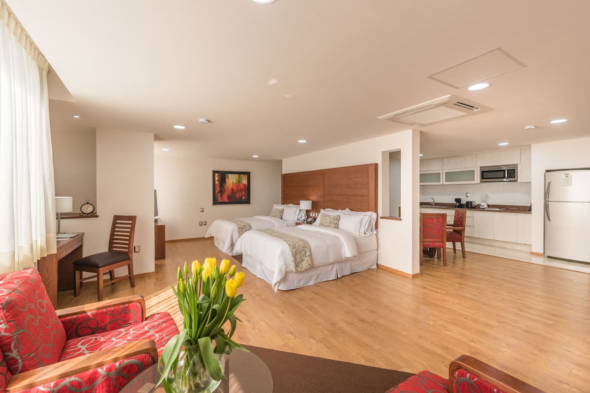 ห้องพัก (Double Master Suite) | ครัวส่วนตัว | เครื่องชงกาแฟ/ชา, ตู้เย็น, ไมโครเวฟ, กาต้มน้ำไฟฟ้า