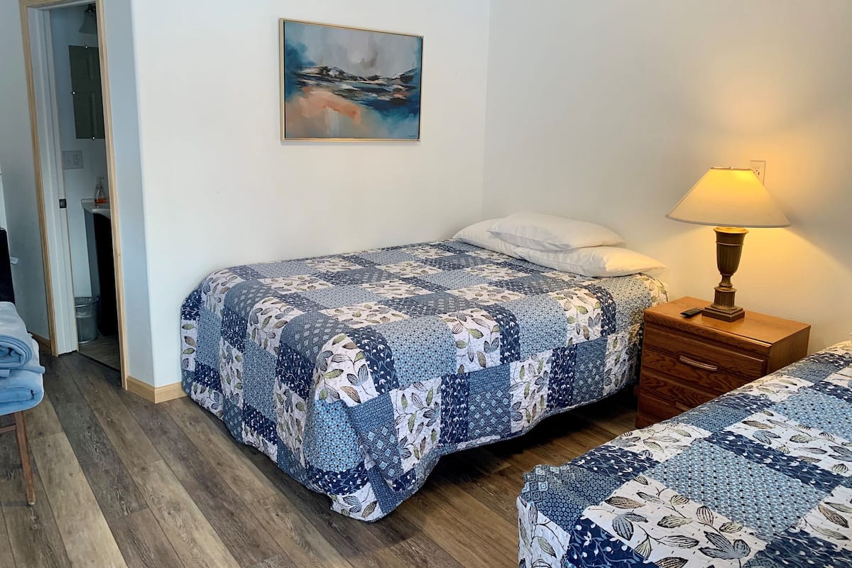 Quarto standard, várias camas | Cortinas blackout, Wi-Fi de cortesia, acesso para cadeiras de rodas