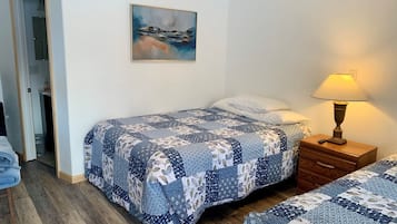 Habitación estándar, varias camas | Cortinas blackout, wifi gratis y acceso para silla de ruedas