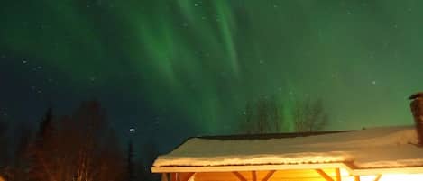 Fachada de la propiedad por la tarde o noche