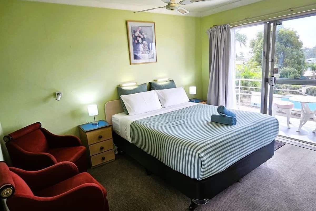 Ocean View - Queen Bed - No Stairs | Premium bedding, pillowtop beds, laptop workspace, blackout drapes