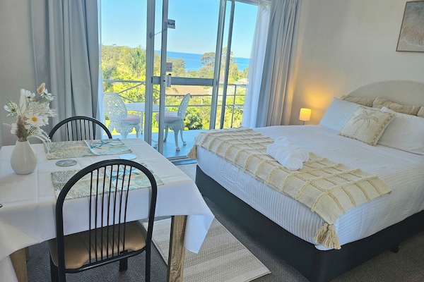 Superior Room, Balcony, Sea View | In-room dining