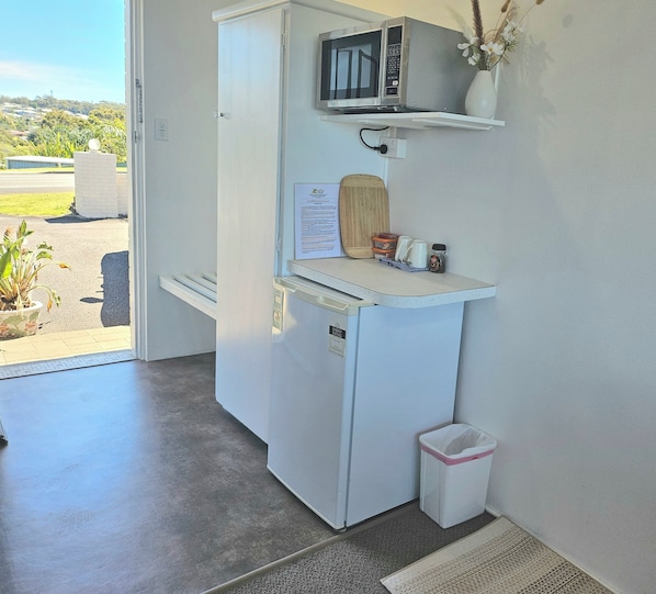 Superior Room, Balcony, Sea View | Private kitchen | Fridge, microwave, electric kettle, toaster