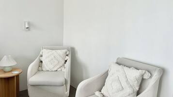 Superior kamer, balkon, uitzicht op zee | Luxe beddengoed, pillowtop-bedden, een laptopwerkplek