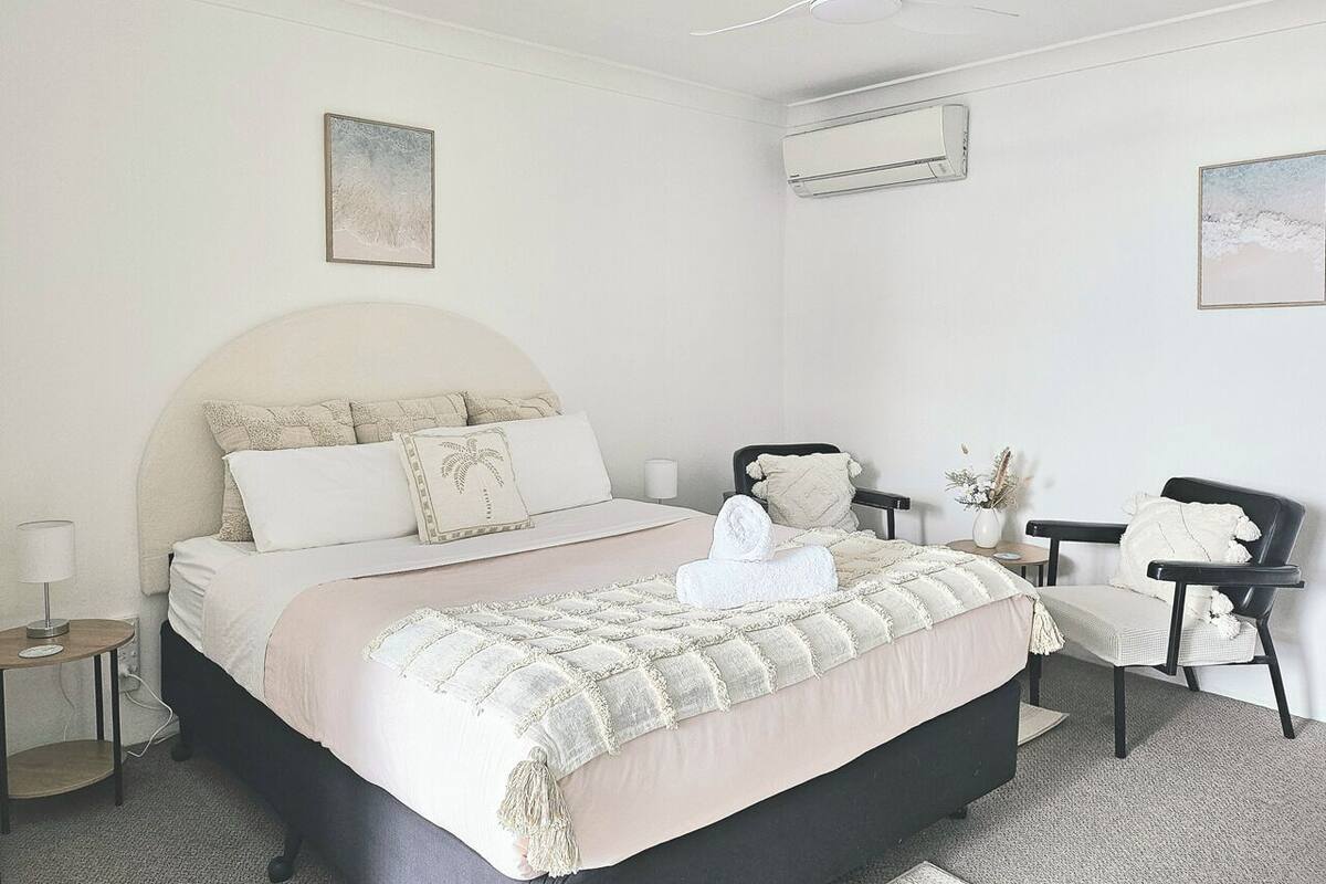 Phòng phong cách cổ điển, 1 giường cỡ queen, không hút thuốc (Queen Bed Ocean Glimpse) | Bộ đồ giường cao cấp, nệm có lớp đệm bông 