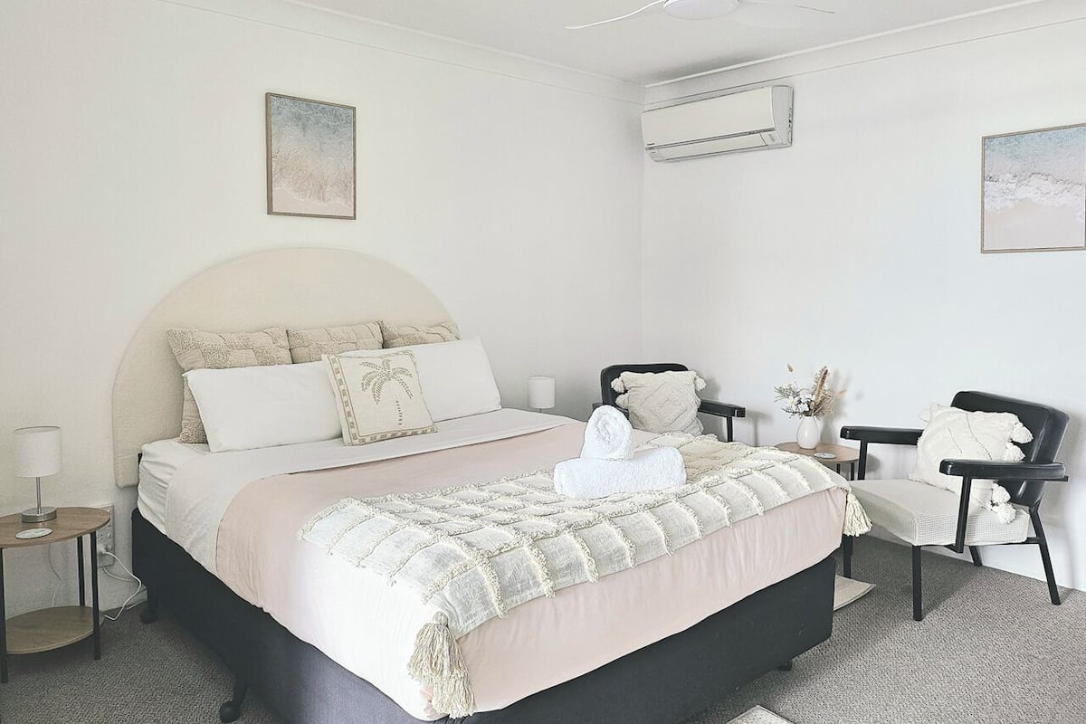 Ocean Glimpse - Queen Bed - NO Stairs