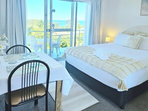 Habitación superior, balcón, vistas al mar | Vistas del balcón