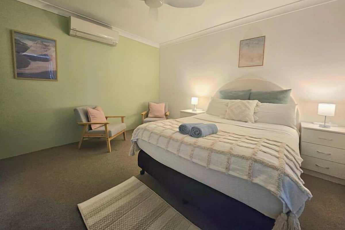 Double Bed-Ocean Glimpse-No Stairs | Premium bedding, pillowtop beds, laptop workspace, blackout drapes