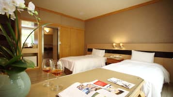 Deluxe Twin Room | Premium bedding, down duvets, minibar, desk