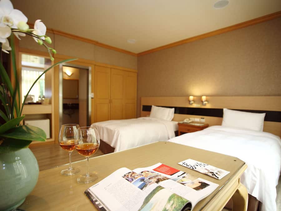 Tomannsrom – deluxe | Sengetøy av topp kvalitet, dundyner, minibar og skrivebord