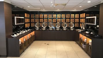 Café da manhã com buffet grátis todos os dias