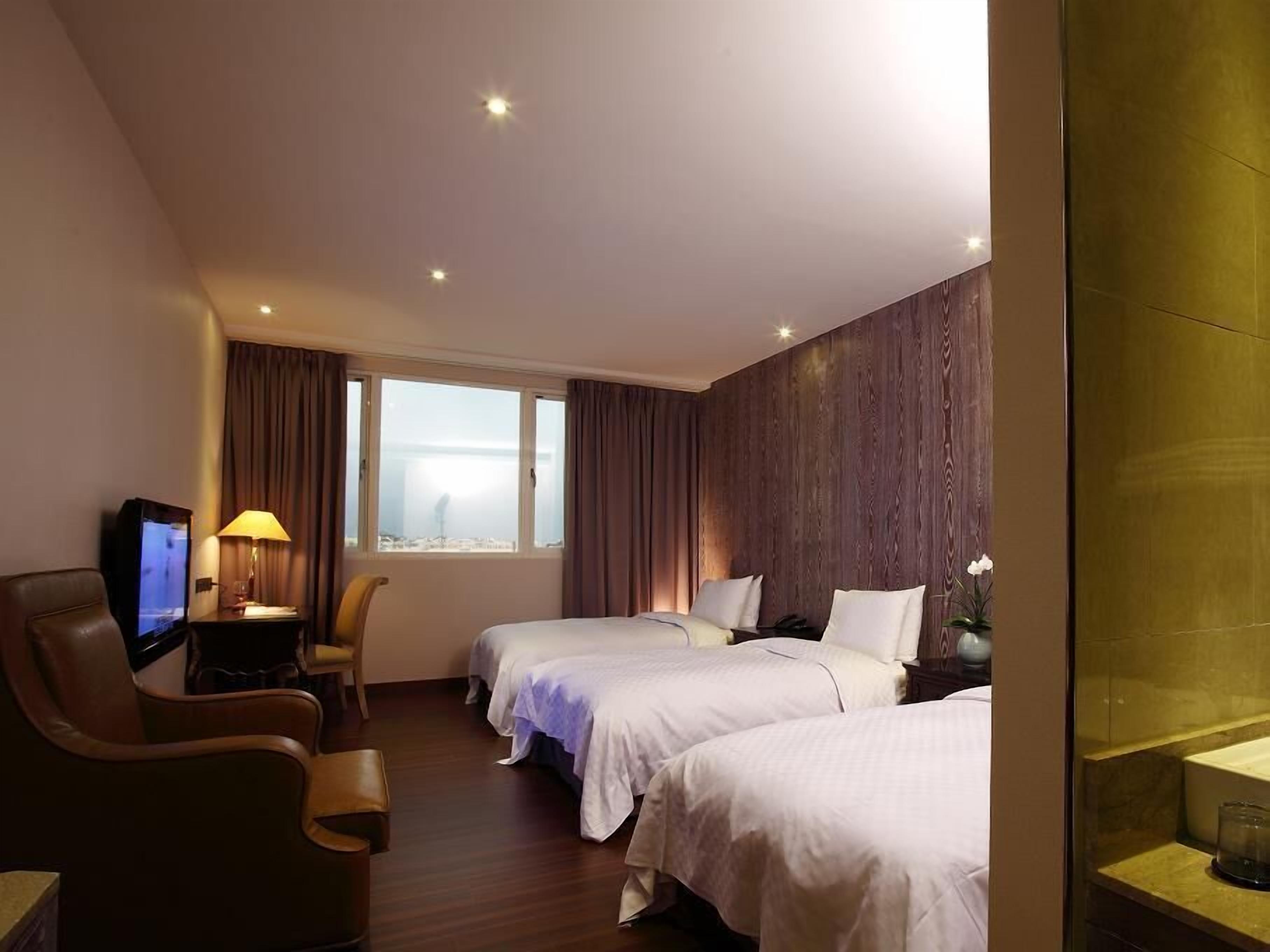 Literie de qualité, couette en duvet, minibar, bureau