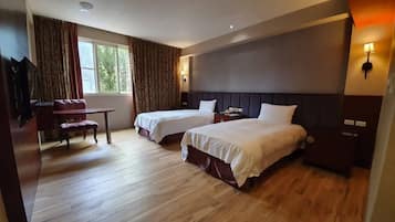 Deluxe Twin Room | Premium bedding, down comforters, minibar, desk